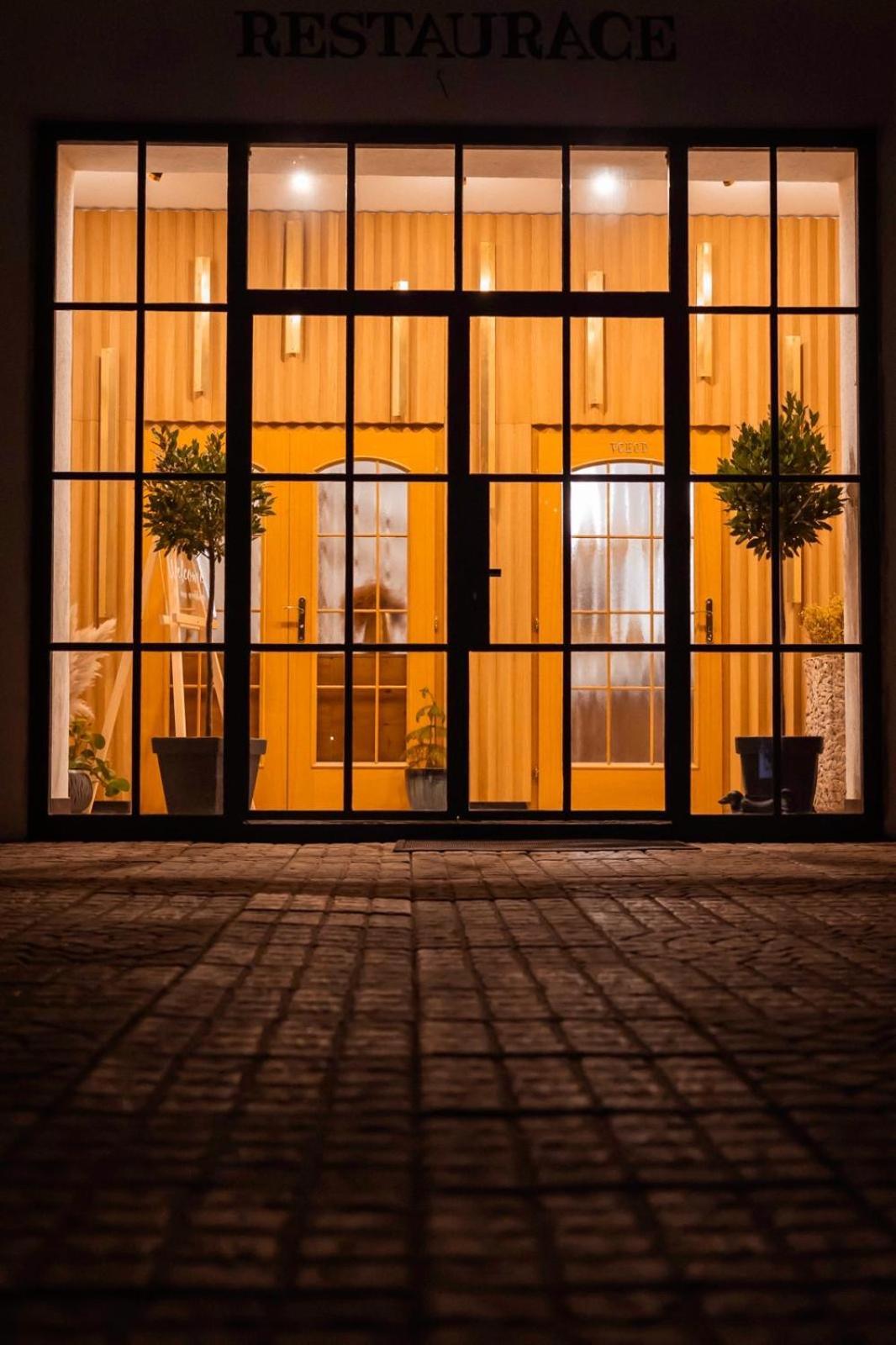 Golden Golem Hotel & Spa Prag Exteriör bild