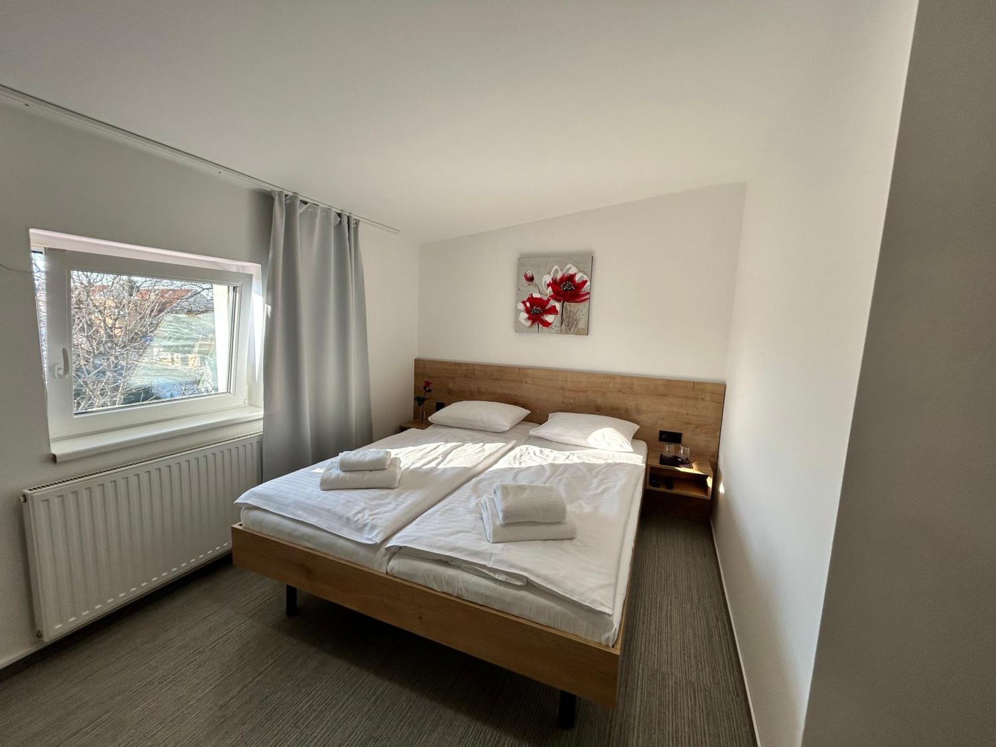 Golden Golem Hotel & Spa Prag Exteriör bild